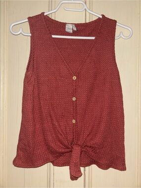2/$25 Women’s Paper Crane Rust Tie-Front Sleeveless Button Tank